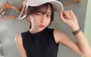 竹内星菜,一名漫画插画家与写真明星,身材火辣,外貌甜美